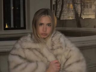 naked cam girl picture LilliaFowler