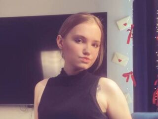 mastubating web cam girl LoraKen