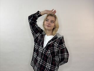 camgirl playing with sextoy LorieYancy
