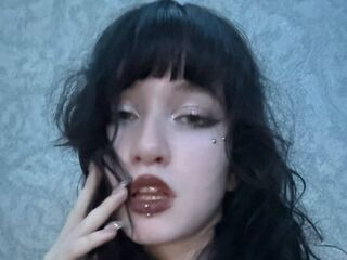 nude cam girl picture LouisePerrish