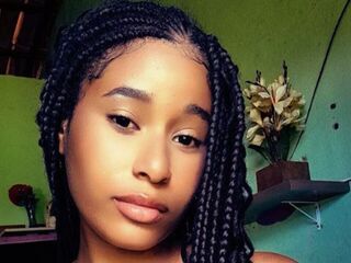 topless webcam girl LuiseHuebsch