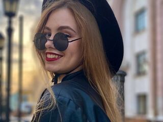 erotic webcam picture MaiaOshman