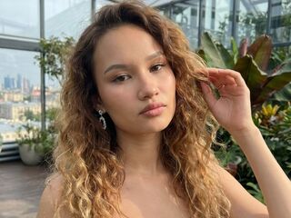 camslut fingering wet pussy MaliaUcci