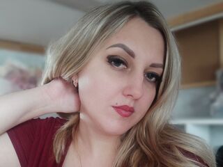 naughty cam girl fingering shaved pussy MariaPixie