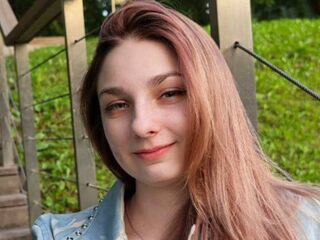 masturbating webcamgirl MaryaSerrin