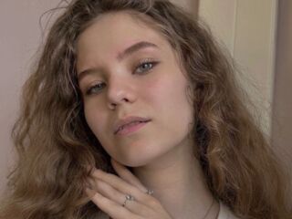 camslut masturbating MatildeKromka