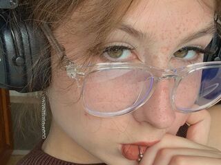 topless webcam girl MayaYam