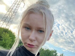 live cam show MelbaKines