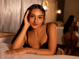 girl fingering pussy MelodyBetancourt