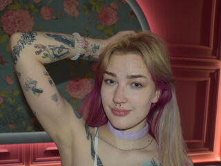 camgirl showing tits MelodyShake