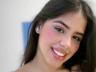 topless camgirl MiaFoxyx