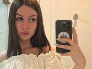 free live chatroom MiaRioti