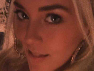 cam girl masturbating with sextoy MissConly