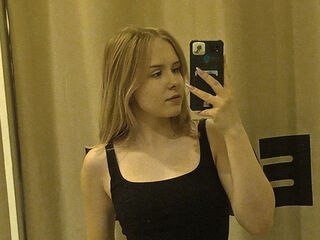 naughty camgirl masturbating with vibrator MolliMcDaniel