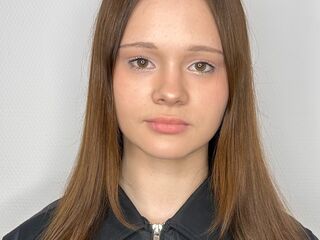 camslut showing tits NaidaBrayton