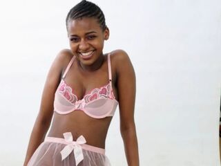 hot camwhore NaomiBrookes