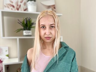 cam girl masturbating with vibrator OdetteFort