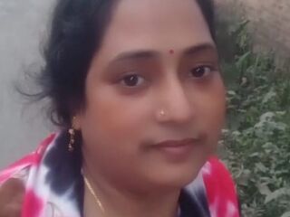 cam girl masturbating with vibrator RiyaSen