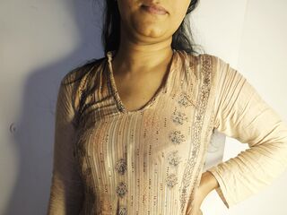 closeup cam RubbynaKhan