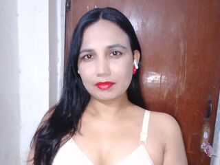 cam girl masturbating with vibrator SadiaAngel