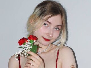 naked camgirl fingering pussy SandaPlocek