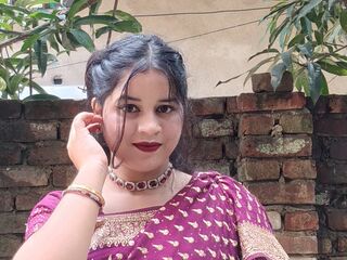 camgirl playing with sextoy SaraAlisk