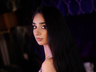 camgirl masturbating with vibrator SaraJanee