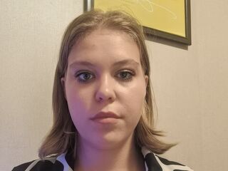 closeup webcam SaturninaLeavitt
