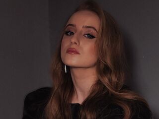 naughty cam girl fingering shaved pussy SavinaMinosi