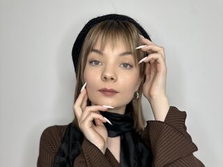 naked girl with webcam masturbating with vibrator ScarlettMoreau