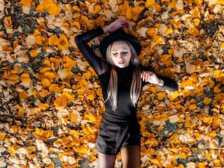 naked girl with webcam masturbating with vibrator SerayaRose