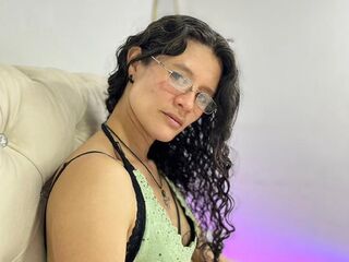 live webcam performer SereneKenner