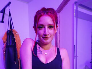 topless webcamgirl SharaTomsonn