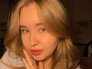 camslut masturbating SusanLee