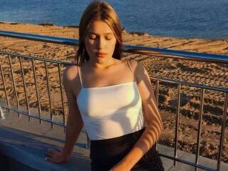 webcam striptease show SuziBarringer