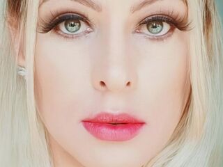 naked camgirl masturbating SweetAnniele