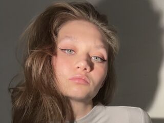 cam girl playing with dildo TawanaHyers