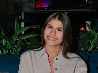 naked girl with webcam masturbating with dildo TiaBeumer